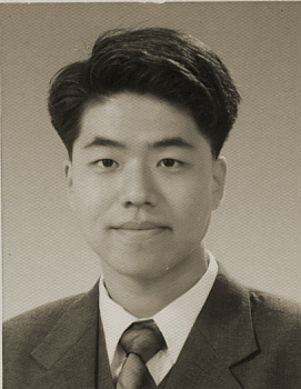 Sung-Soo <b>Kim studierte</b> von 1997 bis 2001 Gesang bei Prof. - sung_soo_kim_kl